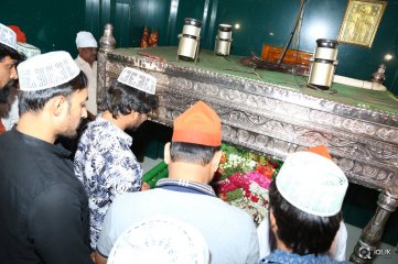 Krishna Gadi Veera Prema Gaadha Movie Team Visits Kadapa Darga